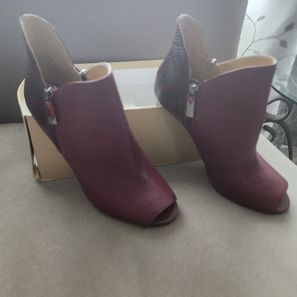 Michael Kors Alane Open Toe Bootie Dark Berry Size 9.5 - Picture 3 of 6